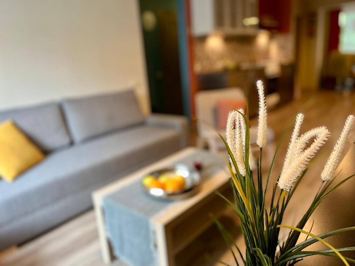 Cozy Vibes Like Home It Is Quiet Apartment With Three Bedrooms Riga Exterior photo
