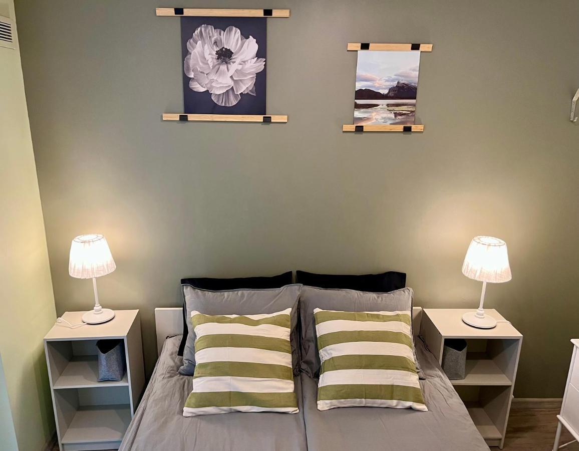Cozy Vibes Like Home It Is Quiet Apartment With Three Bedrooms Riga Exterior photo